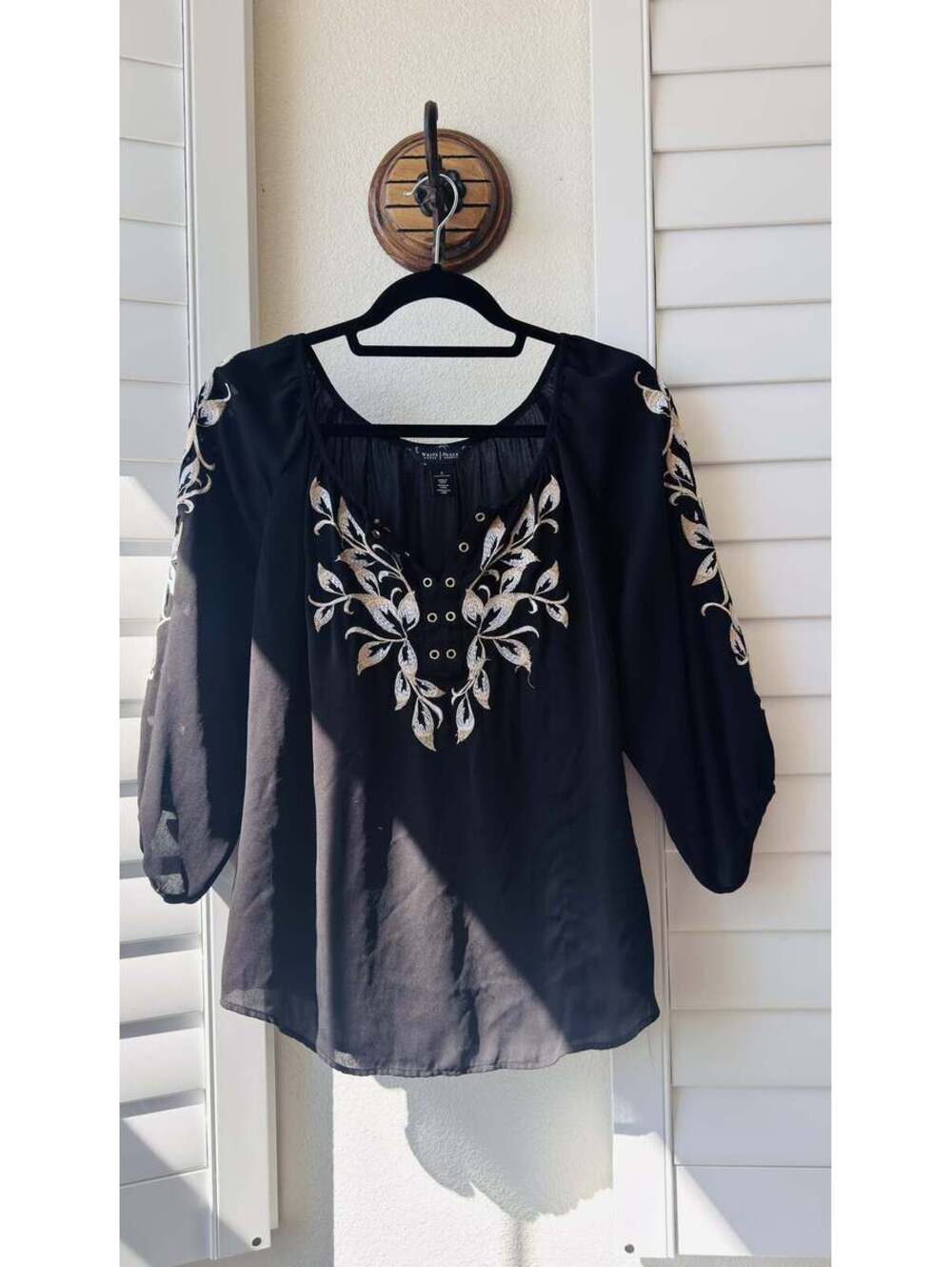 White House Black Market Embroidered Grommet Peasant Blouse Size S